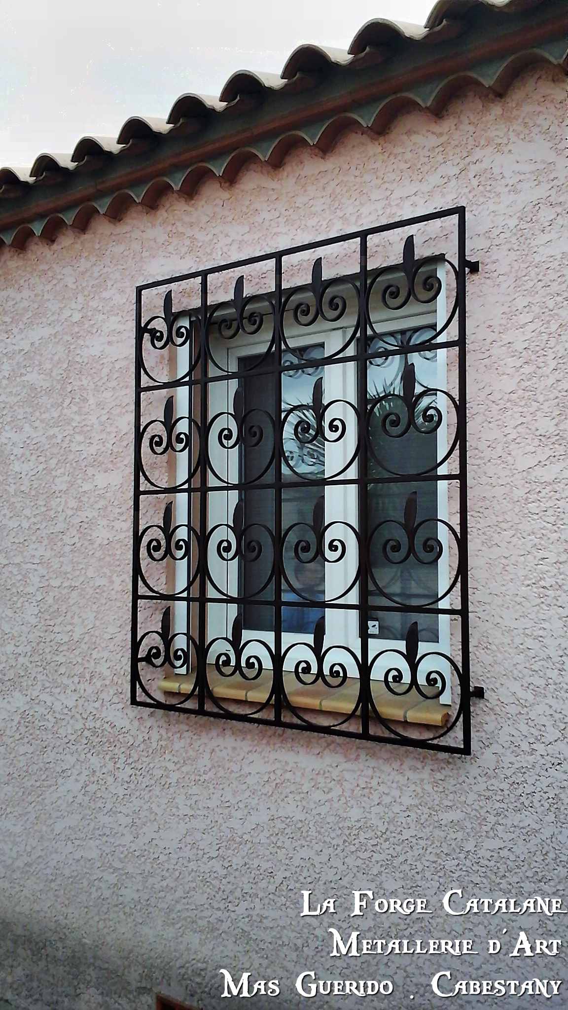 grille protection volutes fer Forge Catalane Cabestany.jpg